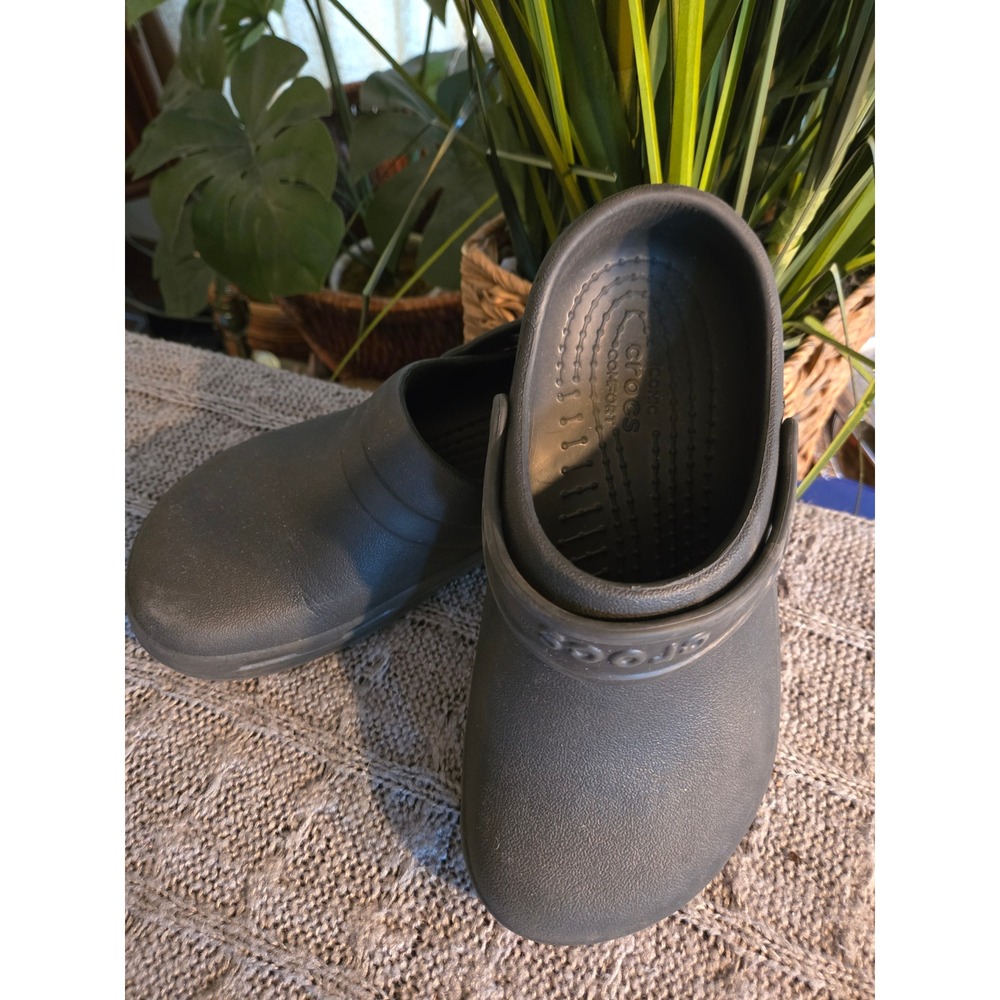 CROCS- Bistro Black Slip Resistant Work Clogs Womens 7 Mens 5 Professional Shoes